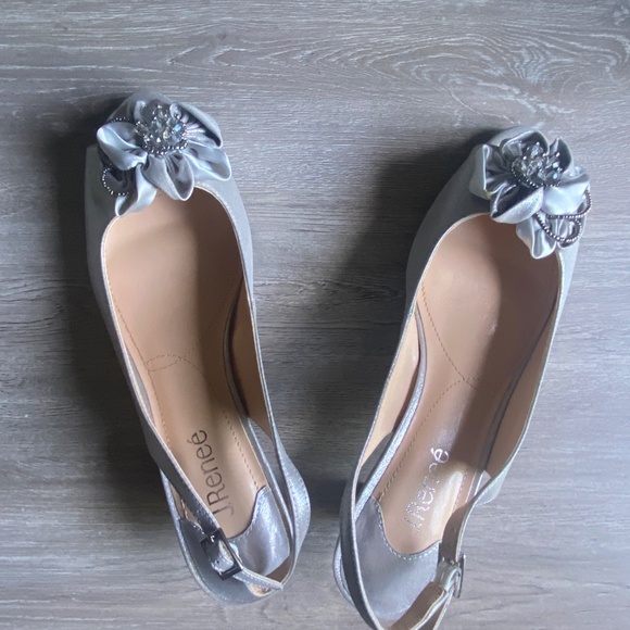NWOT J. Renee Kitten Heel Sandals Sz 10M Slingback Peep Toe Flower Silver Party - Picture 3 of 12